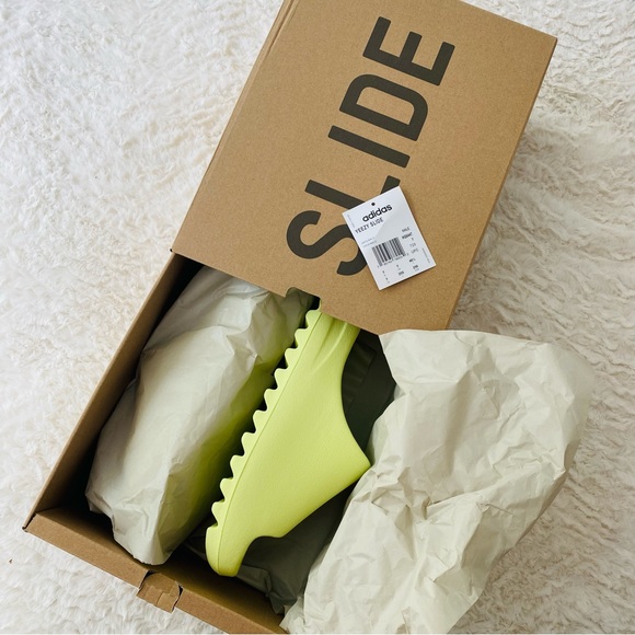💚🦠Adidas Yeezy Slides Glow Green (HQ6447) Men's Size 7 Women’s 8 - 8.5 🦠💚 - Picture 5 of 6